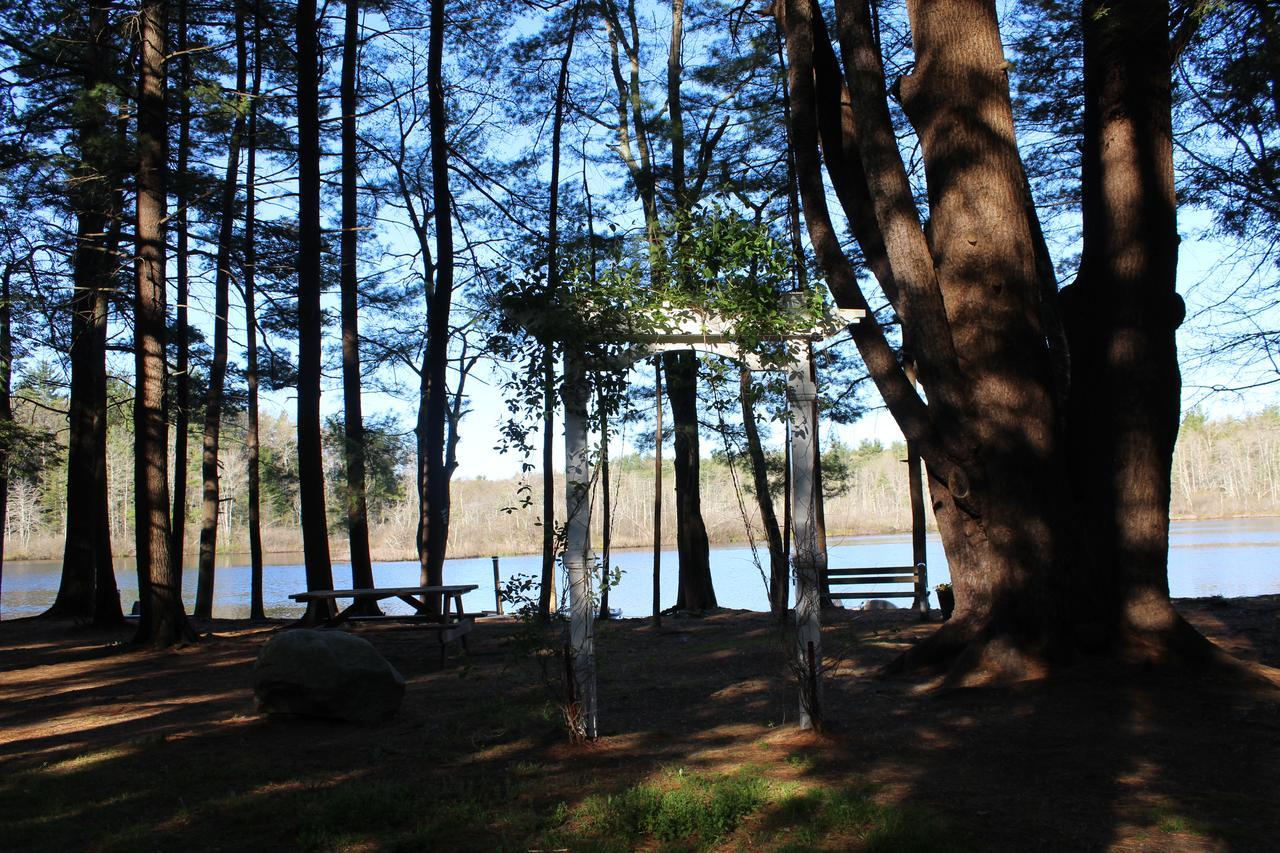 Tuxbury Pond Camping Resort Cottage South Hampton Exterior photo
